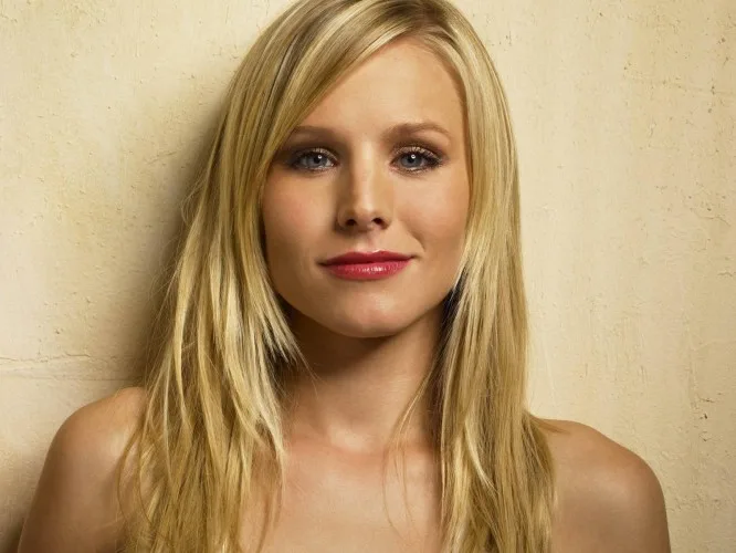 Η ηθοποιός και τραγουδίστρια Kristen Bell σε κοντινό πλάνο.