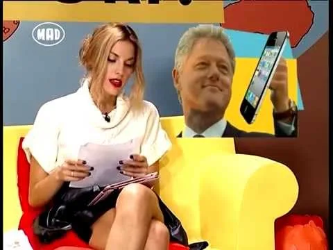 Η Μαντώ Γαστεράτου στο πλατό του Loca Report στο Mad TV.