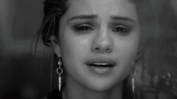 Κλαίει για τον Justin Bieber η Selena Gomez στο νέο της Video Clip! Δείτε το!
