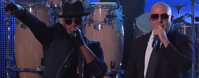 Ο Ne-Yo και ο Pitbull στη σκηνή της εκπομπής του Jimmy Kimmel.