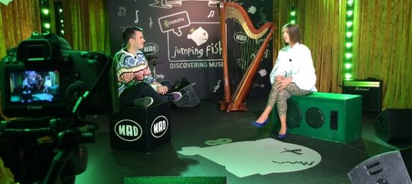 Απόψε στις 19.00 στο Jumping Fish Studio από την COSMOTE, η Sissi Rada!