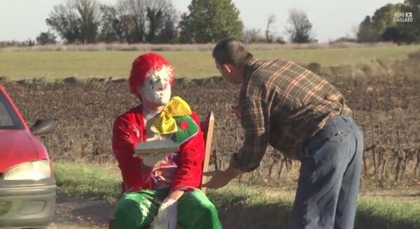 Ακόμη μια επική φάρσα του Remi Gaillard! Δείτε τον να πετάει τούρτες σε ανυποψίαστους περαστικούς!