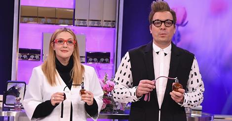 Drew Barrymore και Jimmy Fallon διαφημίζουν αρώματα σε ένα ξεκαρδιστικό video! Δείτε τους