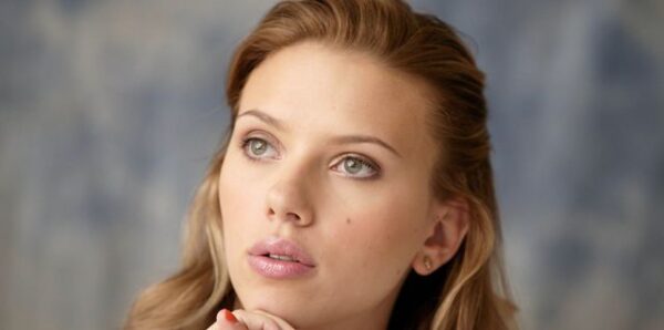 H Scarlett Johansson στην πρώτη της δημόσια εμφάνιση μετά τη γέννα! Δείτε τη σέξυ ηθοποιό