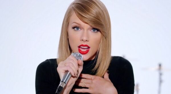 Συγκινητικό: Η Taylor Swift έστειλε 1.989 δολάρια σε fan της για να αποπληρώσει το φοιτητικό της δάνειο