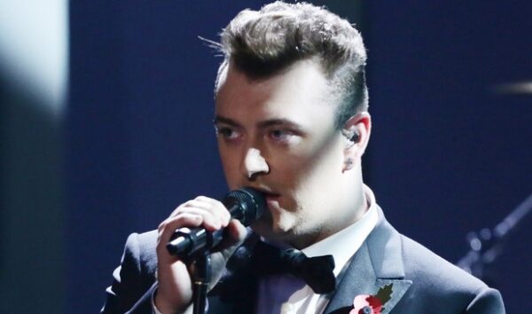 Δείτε τον Sam Smith να τραγουδάει για πρώτη φορά live το νέο του τραγούδι στο πλατώ του X Factor