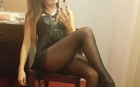 Η Αποστολία Ζώη σε mirror selfie στο καμαρίνι της.