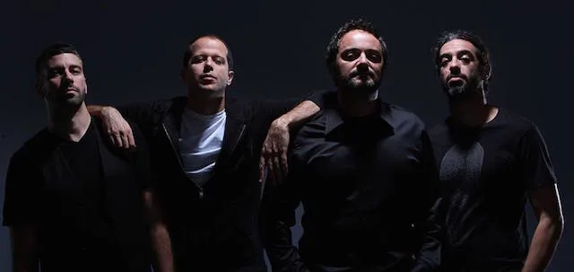 Το ελληνικό alternative rock συγκρότημα Caudia σε ομαδική φωτογραφία.