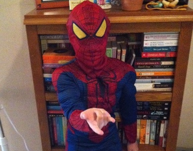 Τρομερός πιτσιρικάς! Δείτε τον οκτάχρονο Spiderman που αψηφά τη βαρύτητα και δεν χρειάζεται «ιστό»