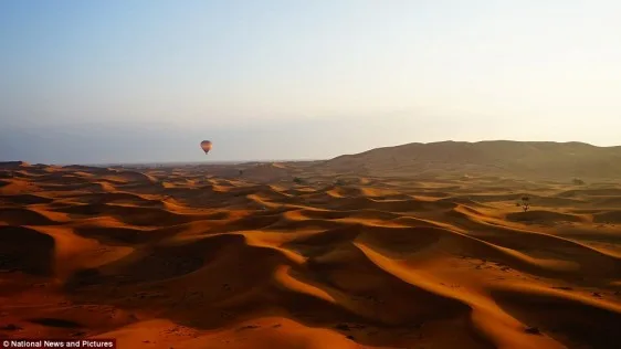 23e824a100000578-2867150-desert_dawn_dubai_photographer_gareth_lowndes_from_new_zealand_s-a-9_1418141805214