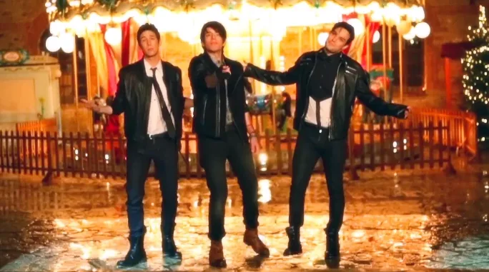 Το συγκρότημα Boys and Noise σε σκηνή από το video clip τους.