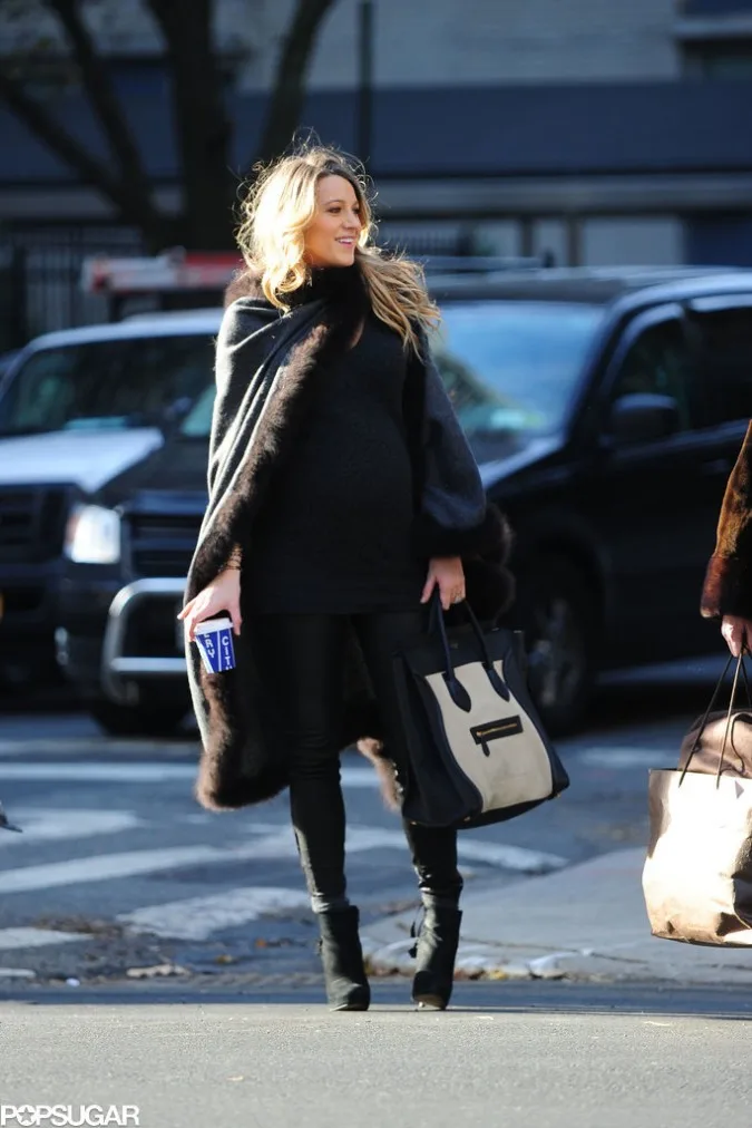 Blake-Lively-Pregnant-Walking-Through-NYC-Pictures-1