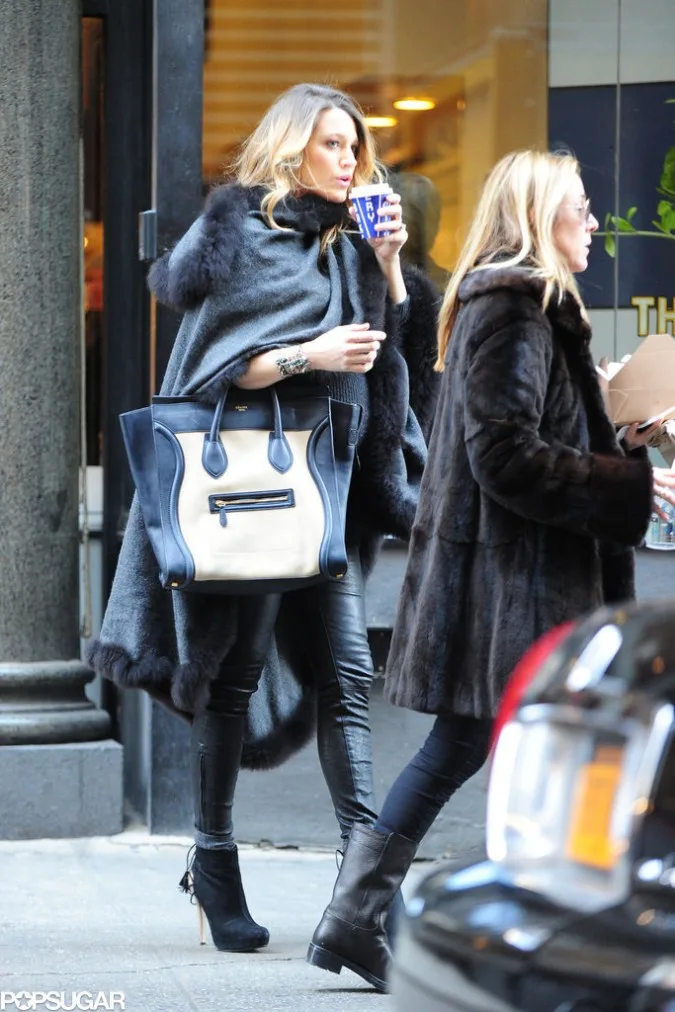 Blake-Lively-Pregnant-Walking-Through-NYC-Pictures-3