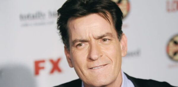 Επιστρέφει ο Charlie Sheen στο Two And A Half Men; Τι αποκάλυψε ο Ashton Kutcher!