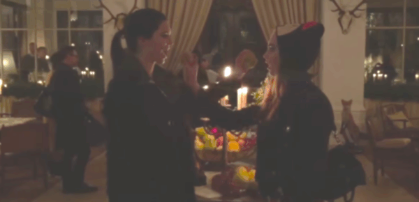 Μάλιστα! Kendall Jenner – Cara Delevingne γύρισαν το δικό τους χριστουγεννιάτικο βίντεο
