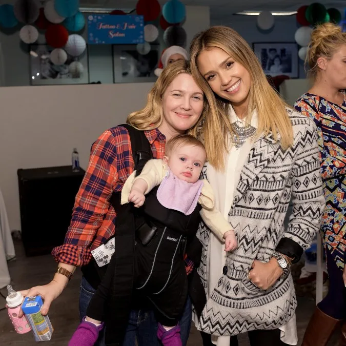 Drew-Barrymore-Daughters-Jessica-Alba-Holiday-Event-1