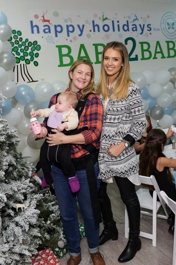 Drew-Barrymore-Daughters-Jessica-Alba-Holiday-Event-4