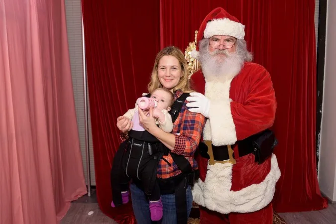 Drew-Barrymore-Daughters-Jessica-Alba-Holiday-Event-5