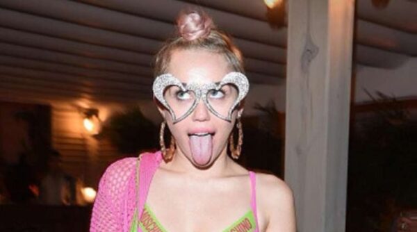 Miley Cyrus: Φουλ του ..ροζ στο Μαϊάμι