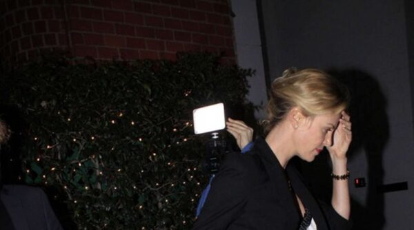 Η αντίδραση της Charlize Theron στους παπαράτσι