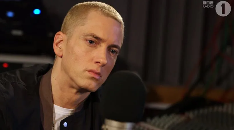 Ο Eminem σε ραδιοφωνικό στούντιο του BBC Radio 1.