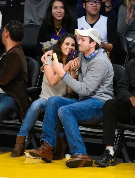 Mila-Kunis-Ashton-Kutcher-Lakers-Game-Dec-201434