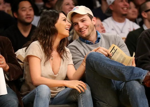 Mila-Kunis-Ashton-Kutcher-Lakers-Game-Dec-2014g