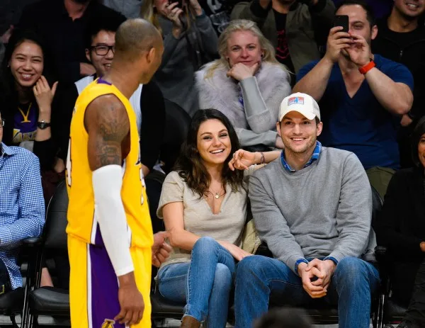 Mila-Kunis-Ashton-Kutcher-Lakers-Game-Dec-201g4