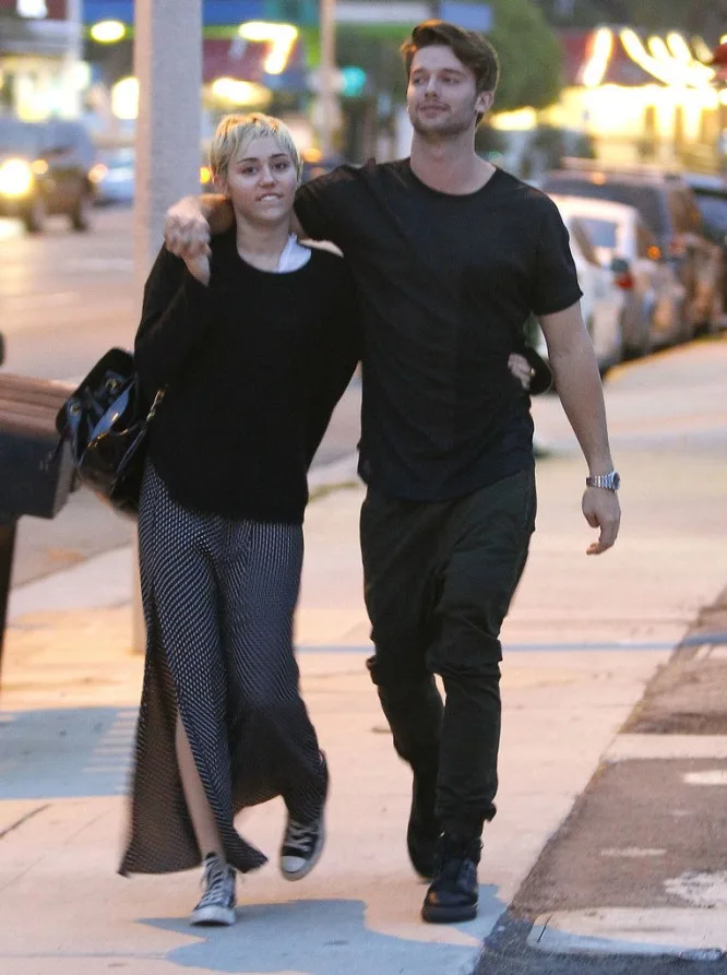 Miley-Cyrus-Patrick-Schwarzenegger-Show-PDA-Pictures-1