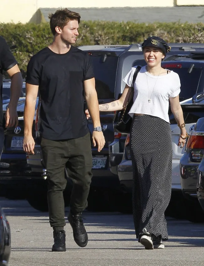 Miley-Cyrus-Patrick-Schwarzenegger-Show-PDA-Pictures-3