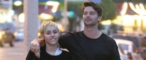 Η Miley Cyrus δεν μπορεί να ξεκολλήσει από τον αγαπημένο της Patrick Schwarzenegger