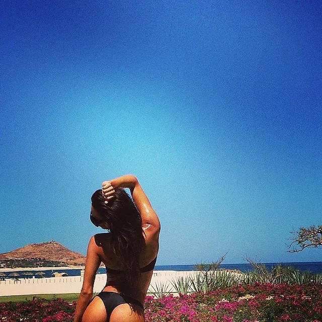 Naya-Rivera-Sultry-Poolside-Snap