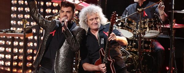 Δείτε τους Queen με τον Adam Lambert σε μια απίθανη εμφάνιση στο X Factor!