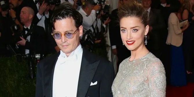 Ο Johnny Depp και η Amber Heard σε επίσημη εκδήλωση.