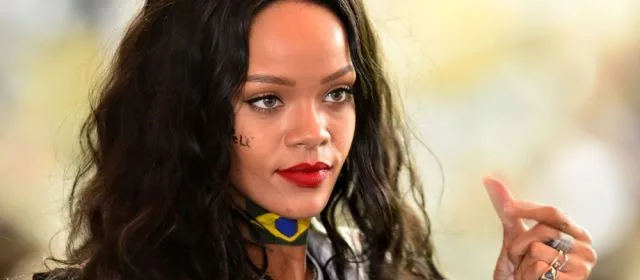 Η Rihanna παρακολουθεί τον τελικό του Παγκοσμίου Κυπέλλου Ποδοσφαίρου 2014 στο στάδιο Μαρακανά του Ρίο ντε Τζανέιρο.