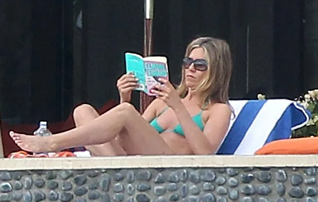 aniston5