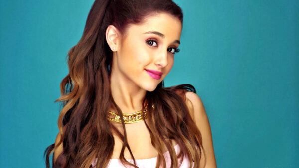 Ξεκαρδιστικό! Μοντέλο της Victoria’s Secret εναντίον…Ariana Grande! Δείτε το video