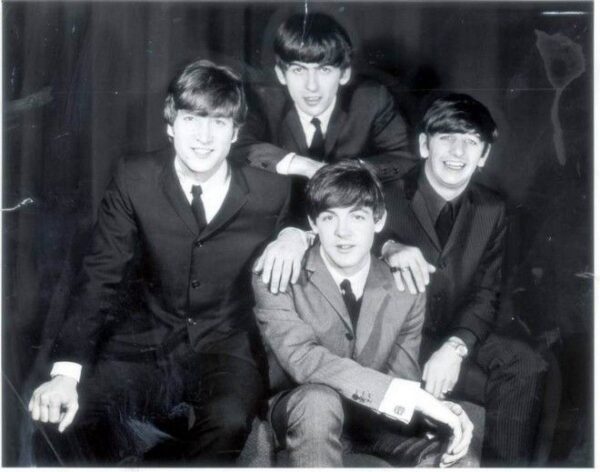 H πιο τρελή θεωρία: Οι Beatles δεν υπήρξαν ποτέ, ο Πολ Μακάρτνεϊ ήταν νεκρός