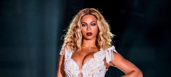 H Beyonce μας εύχεται “Καλή Χρονιά”