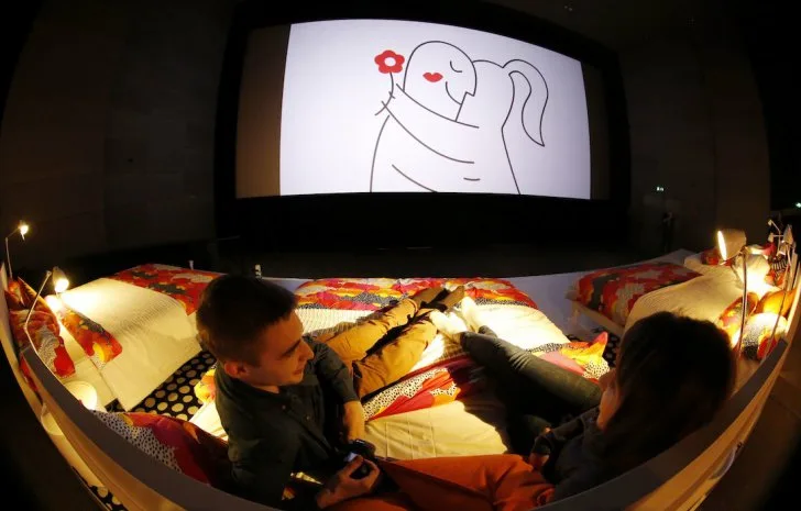 cinema-bed-moscow-3