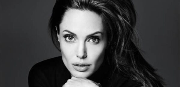 Με «σκελετωμένα» πόδια η Angelina Jolie, στην πρώτη εμφάνιση μετά την ανεμοβλογιά! Δείτε την