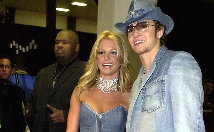 Η Britney Spears και ο Justin Timberlake με τζιν σύνολα