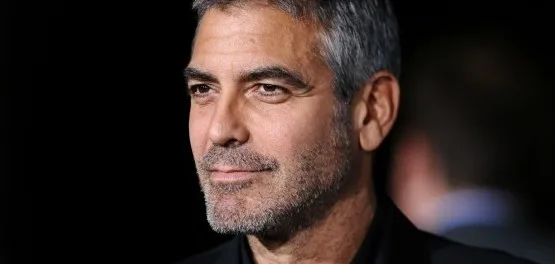 Ο George Clooney σε κοντινό πλάνο.