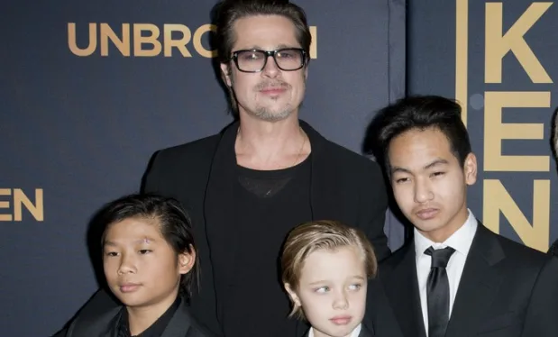 Ο Brad Pitt με τα παιδιά του Pax, Shiloh και Maddox στην πρεμιέρα της ταινίας Unbroken.