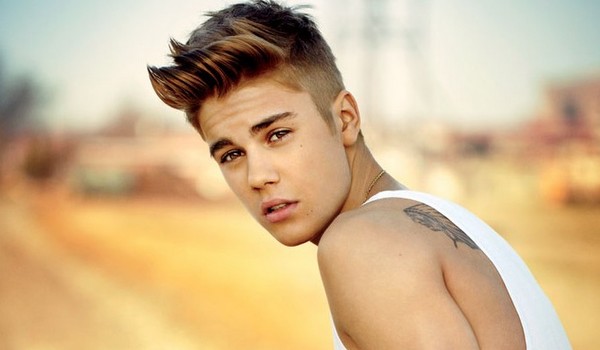 Ξανά χωρίς μπλούζα ο Justin Bieber και οι beliebers…τρελαίνονται!