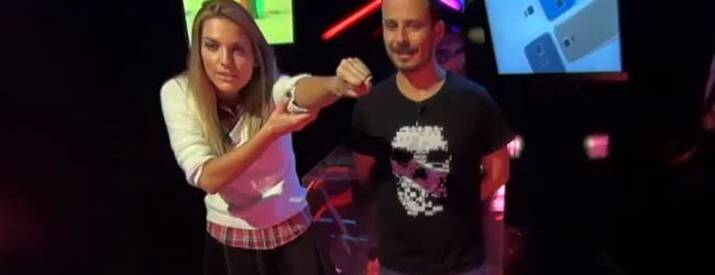 Η Μαντώ Γαστεράτου και ο Δημήτρης Καρέτσος σε εκδήλωση gaming.