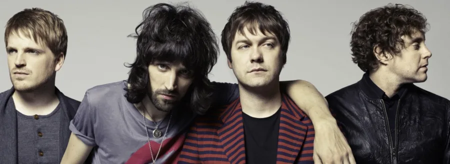 Το βρετανικό rock συγκρότημα Kasabian σε studio φωτογράφιση.