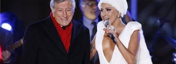 Lady Gaga και Tonny Bennet τραγουδάνε σε χριστουγεννιάτικο κλίμα στο Rockfeller Center! Δείτε τους