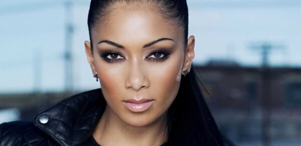 Η Nicole Scherzinger τόπλες και το Instagram ζαλίζεται!
