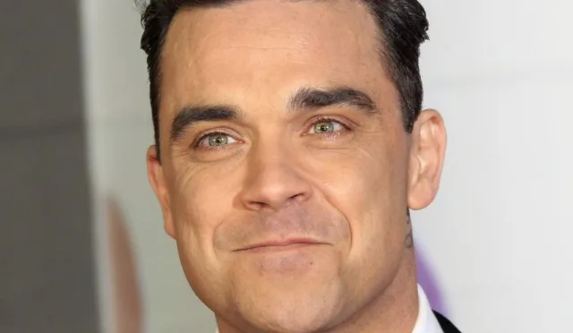 Ο Βρετανός καλλιτέχνης Robbie Williams σε φωτογραφία για την εμφάνισή του στο Rockwave Festival στην Αθήνα.